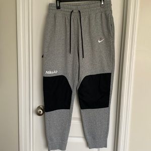 Gray Nike sweatpants/joggers